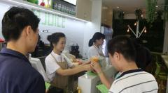 冷饮店店长疑似林依晨双胞胎姐妹