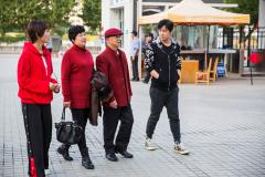 潘粤明做客综艺寻年味 主持人赞其孝顺细心